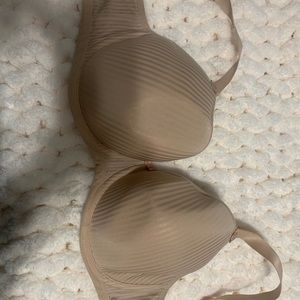 Nude molded cup t-shirt bra, used